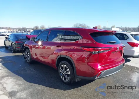 2021 Toyota Highlander Xle из США, поврежденный, VIN 5TDGZRBHXMS540972